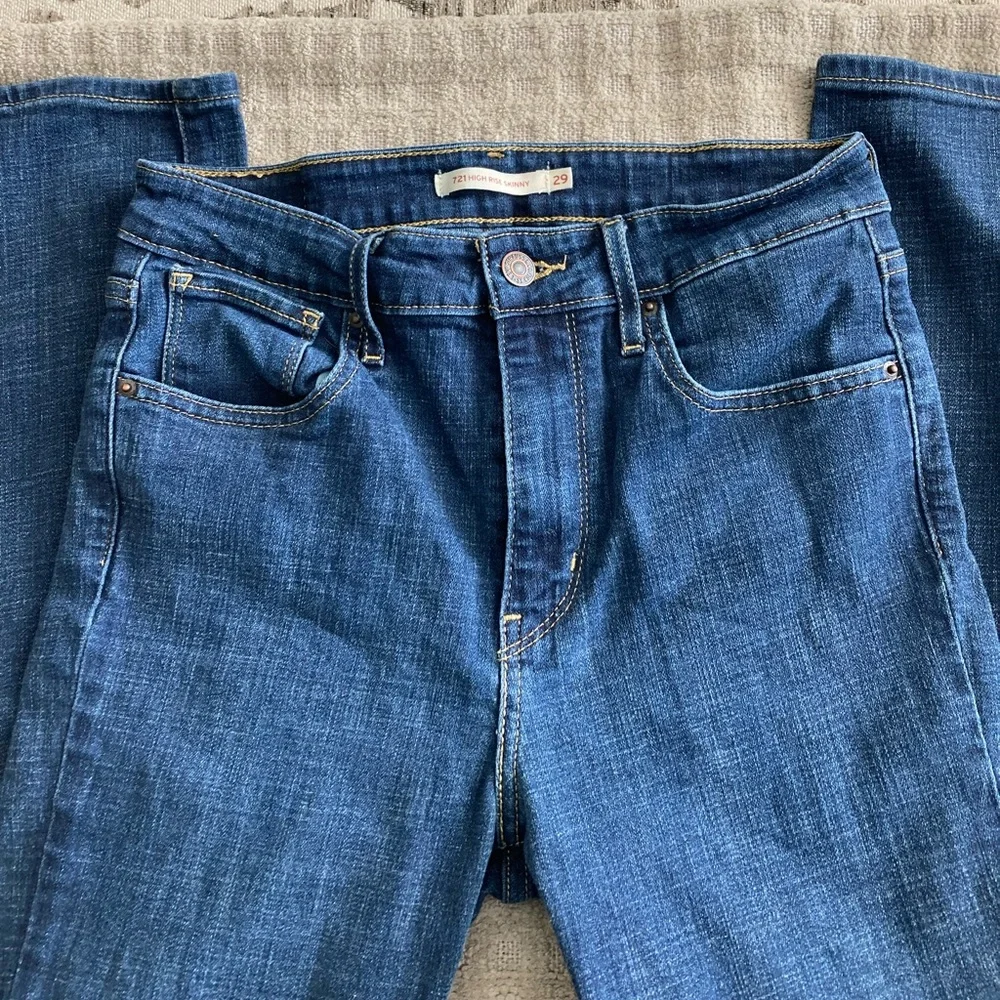 Women’s Levi’s 721 High Rise Jeans W29 L30 EUC Dark Blue - Picture 3 of 5